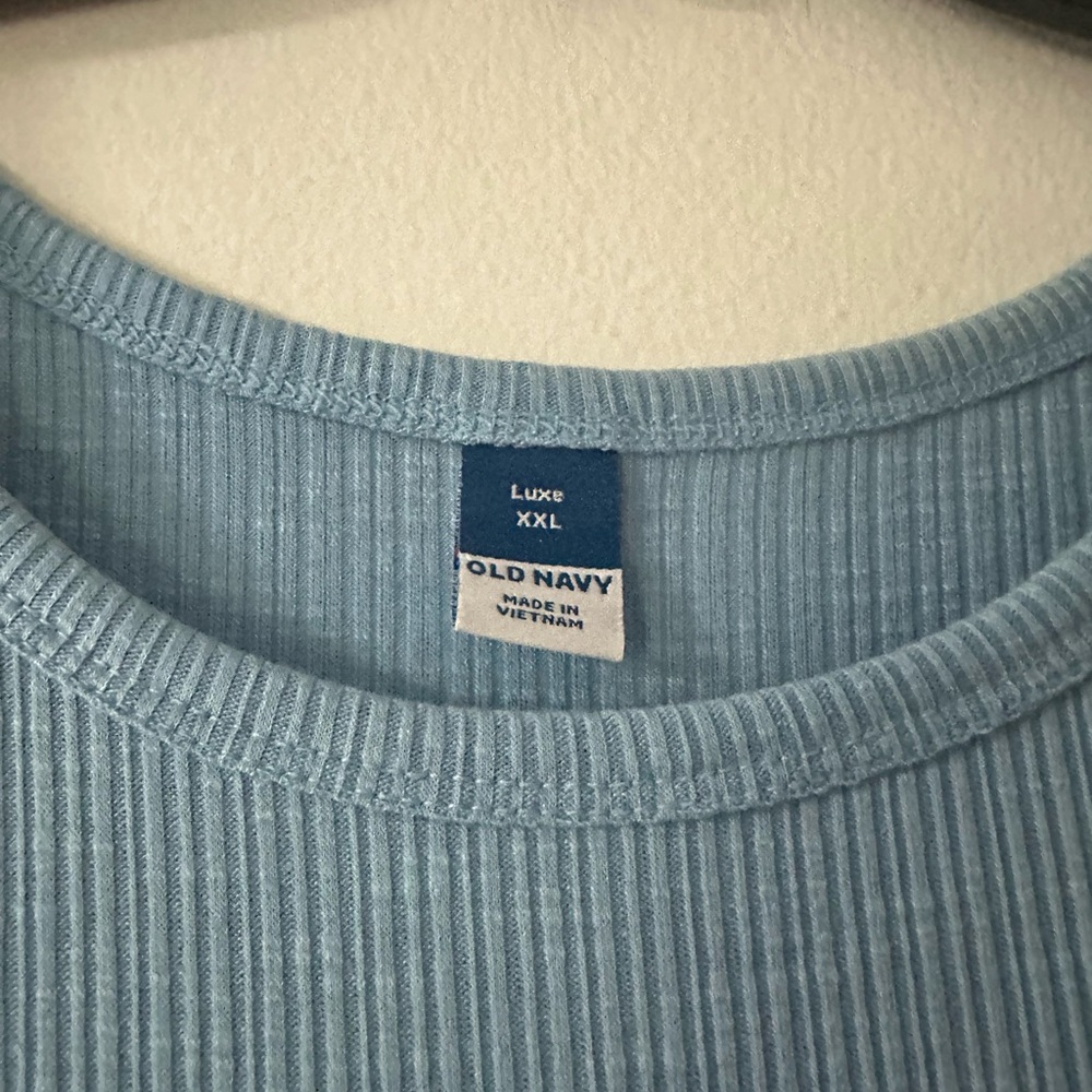 Women’s Old Navy Tank Top - Picture 3 of 4